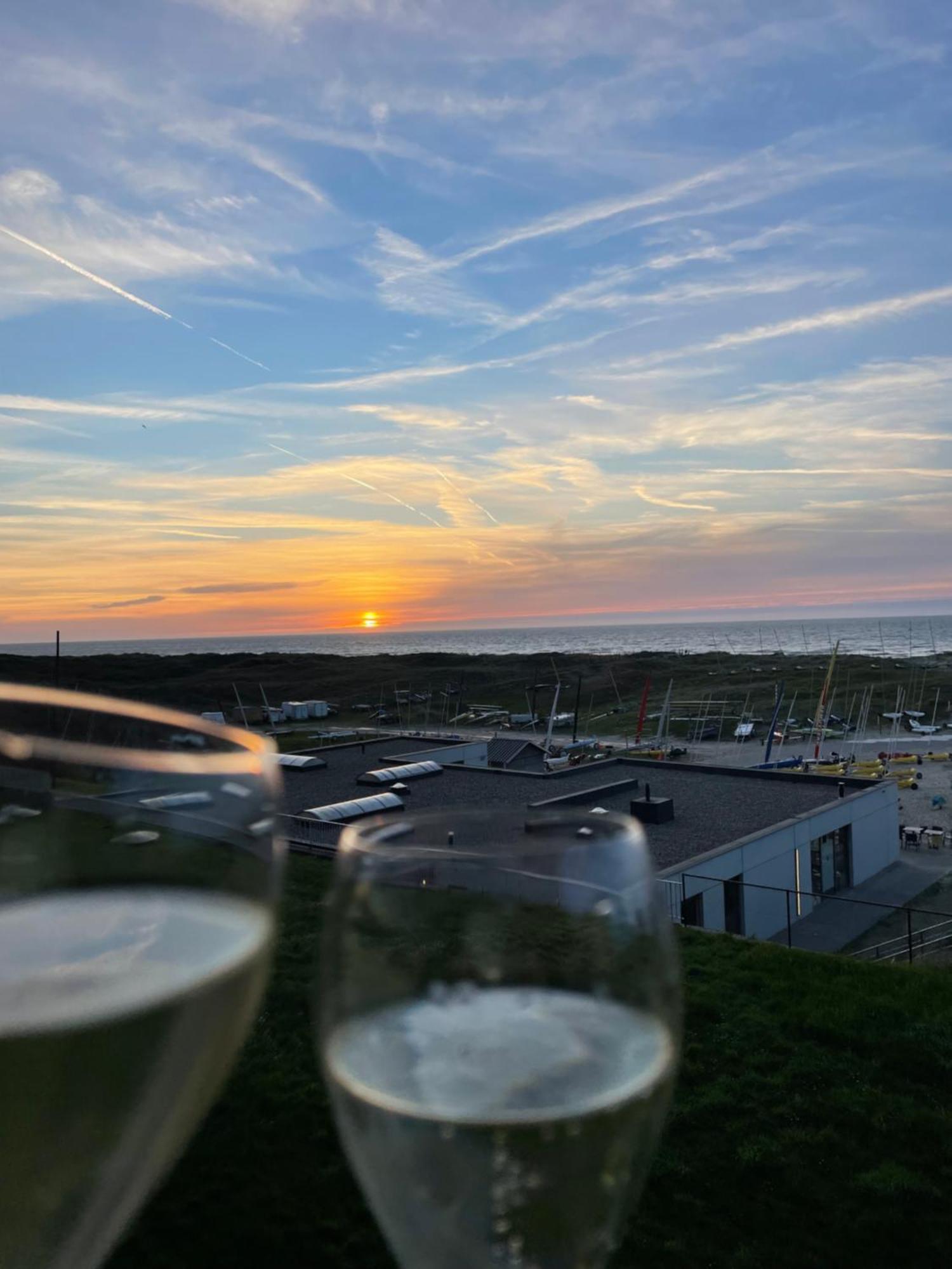 Met Frontaal Zeezicht En Afgesloten Slaaphoek De Panne